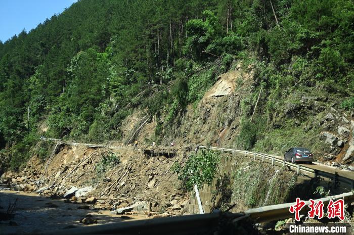 圖為重慶萬州受災(zāi)地區(qū)。　陳超 攝