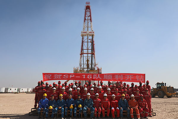 12月25日，中石化國工科威特分公司SINOPEC-16隊(duì)在科威特北部油區(qū)順利開鉆。中石化供圖