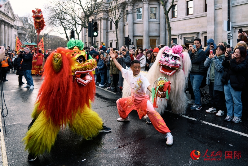 倫敦新春慶典現(xiàn)場。人民網(wǎng) 郭錦標、楊浩鵬攝