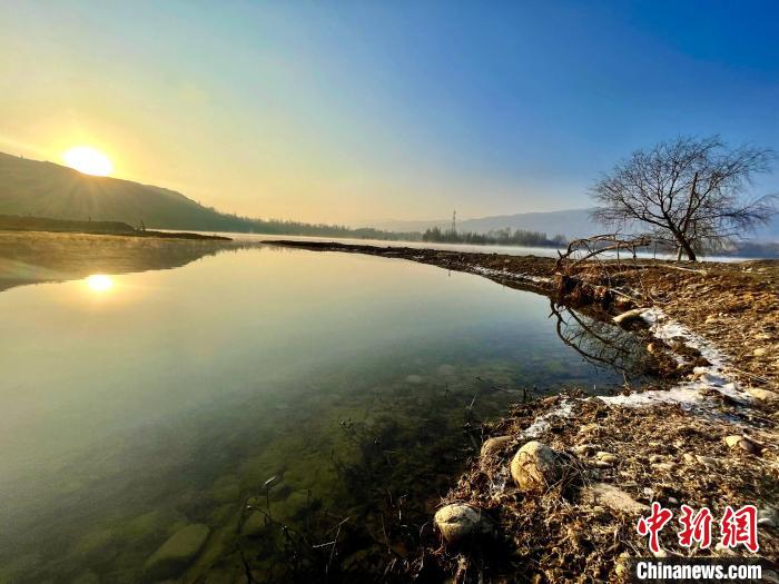 圖為青海省化隆縣黃河濕地景色?！±钣穹?攝