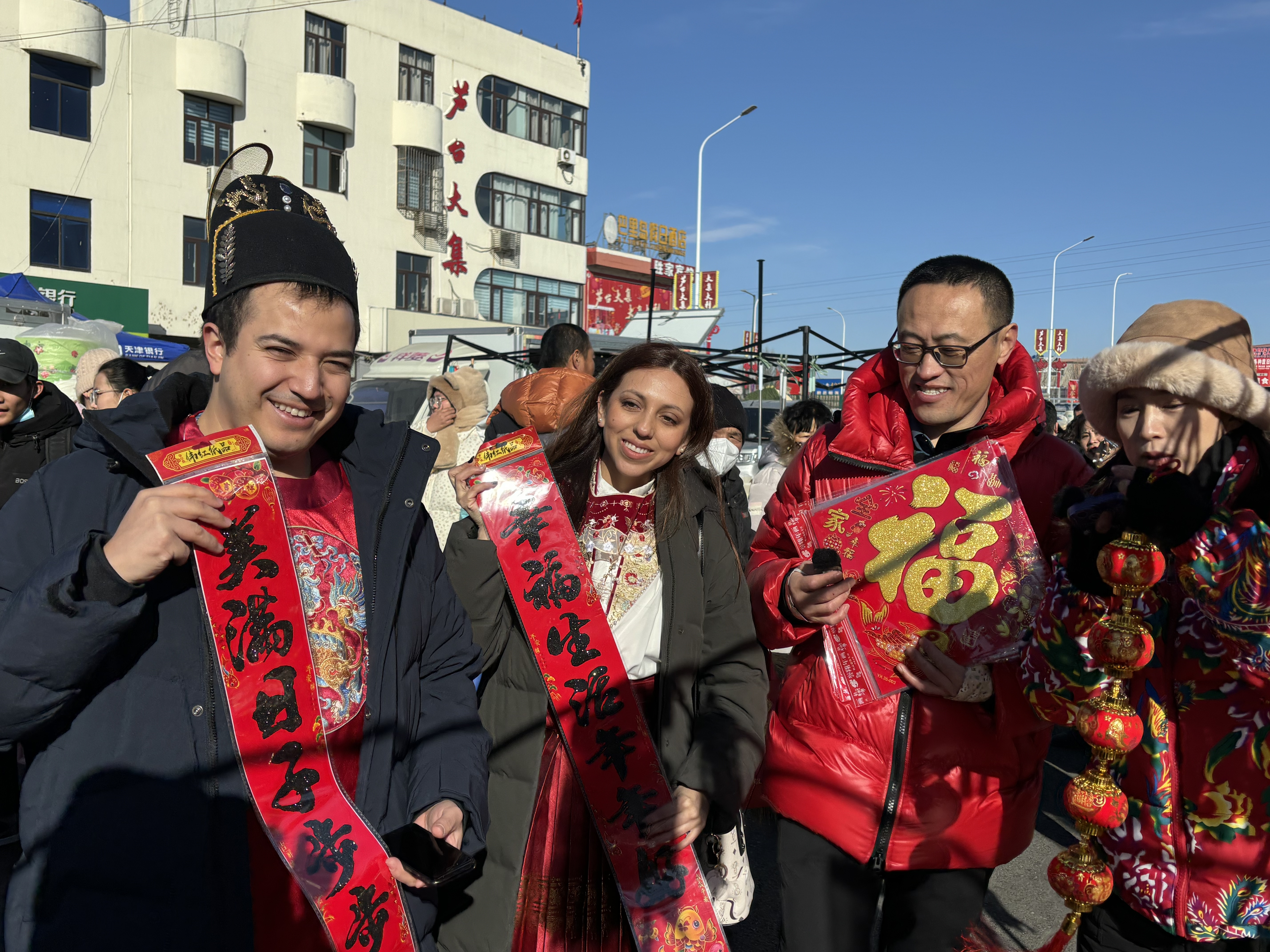 津彩過(guò)大年 | 國(guó)際青年趕鄉(xiāng)村大集 這個(gè)非遺春節(jié)收獲多多