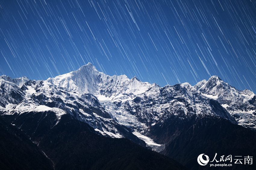 梅里雪山“星河流淌”奇觀。趙一舟攝