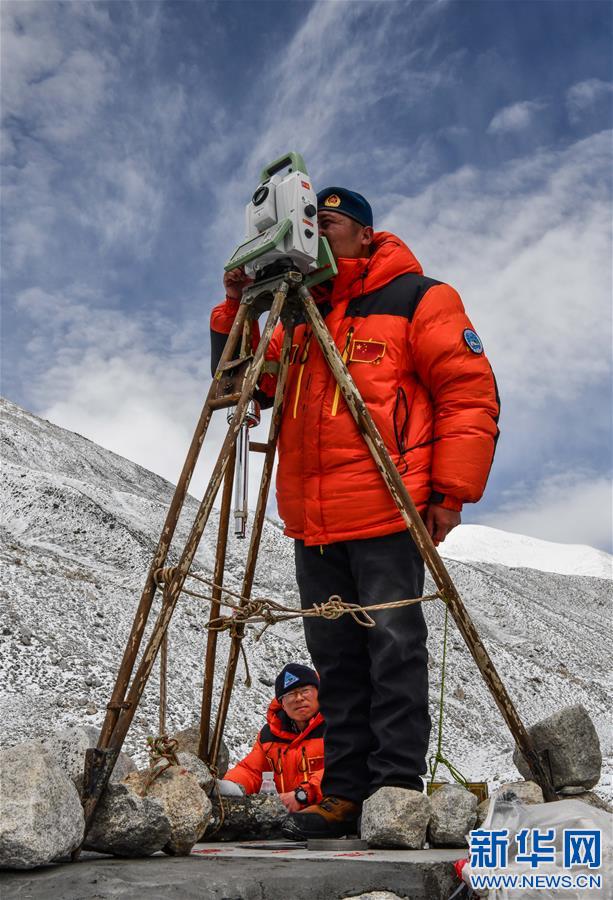 （2020珠峰高程測(cè)量）（3）自然資源部第一大地測(cè)量隊(duì)對(duì)珠峰峰頂進(jìn)行交會(huì)觀測(cè)