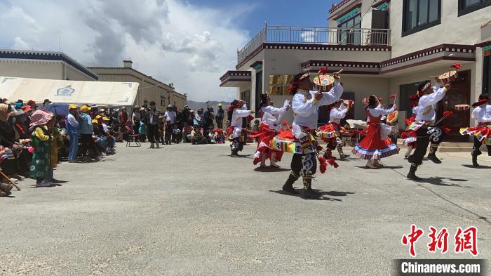 西藏安多2020年“五下鄉(xiāng)”活動(dòng)為易地搬遷民眾送服務(wù)