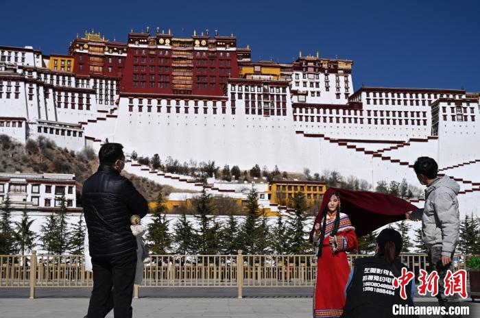 西藏擬新增20條航線打造世人向往的旅游目的地