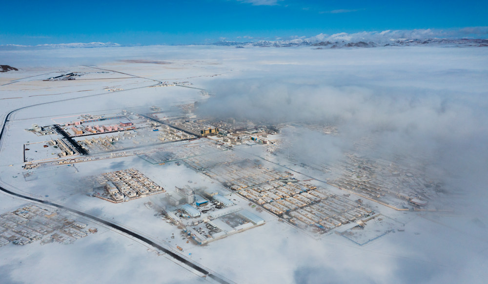 西藏阿里地區(qū)改則縣迎來初雪，銀裝素裹，美如畫卷。