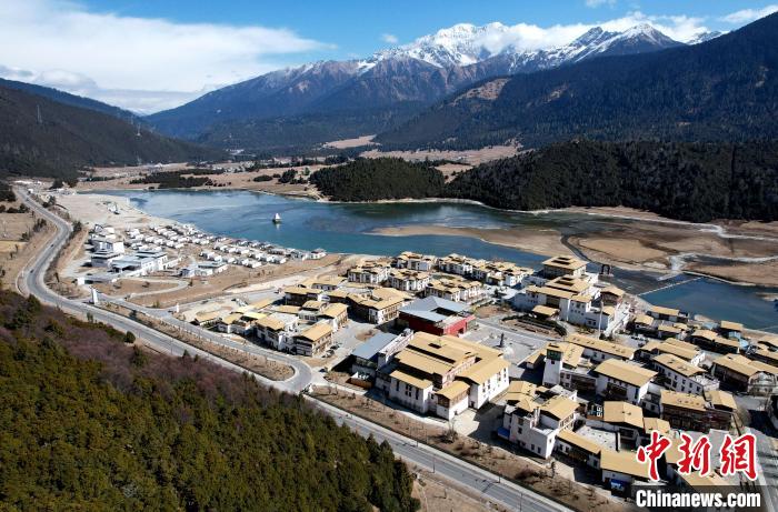 2月17日，西藏林芝魯朗小鎮(zhèn)。(無人機照片) 李林 攝