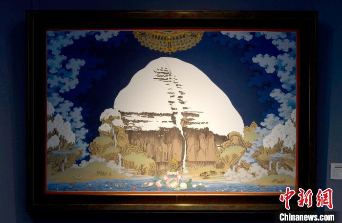 圖為5月16日，展覽中新創(chuàng)唐卡作品《岡底斯山》?！±盍?攝